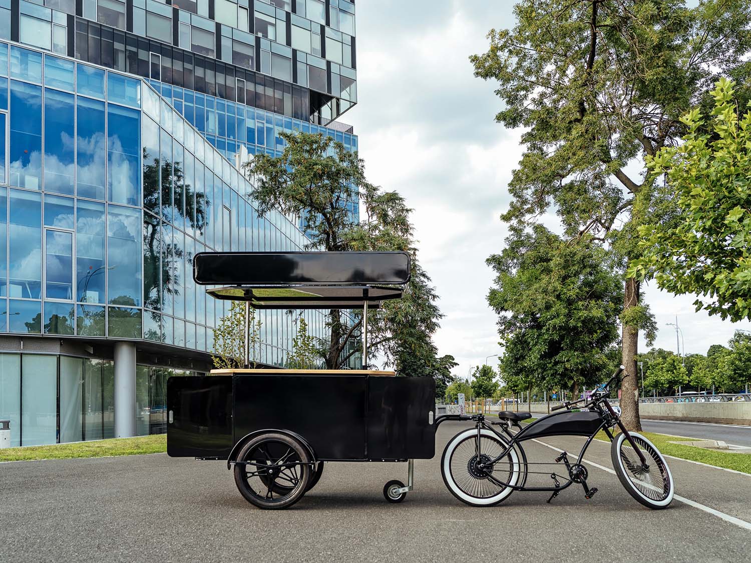 Bike towable food cart for sale made in EU by Bizz On Wheels