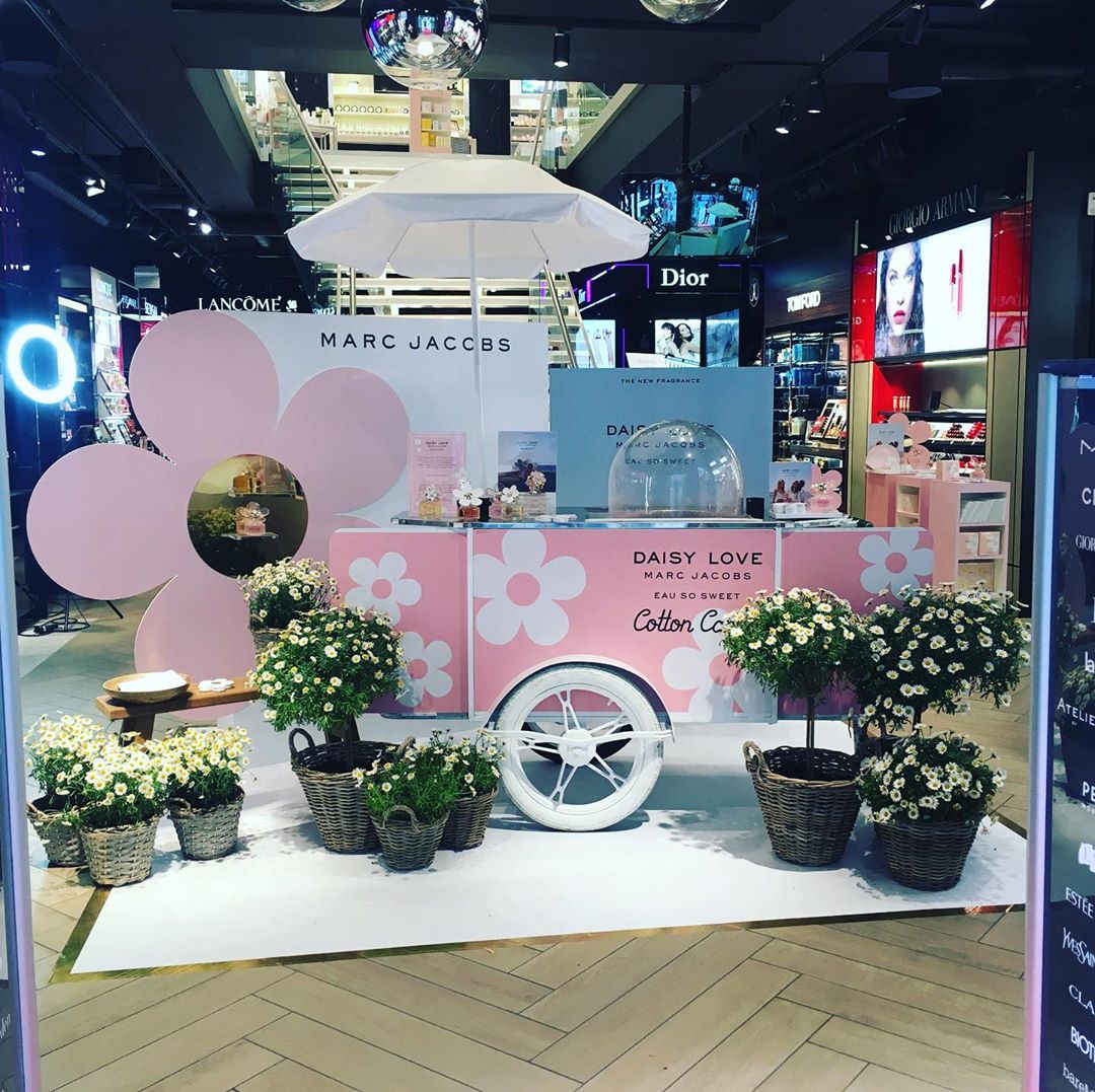 Cotton candy vending cart by Bizz On Wheels